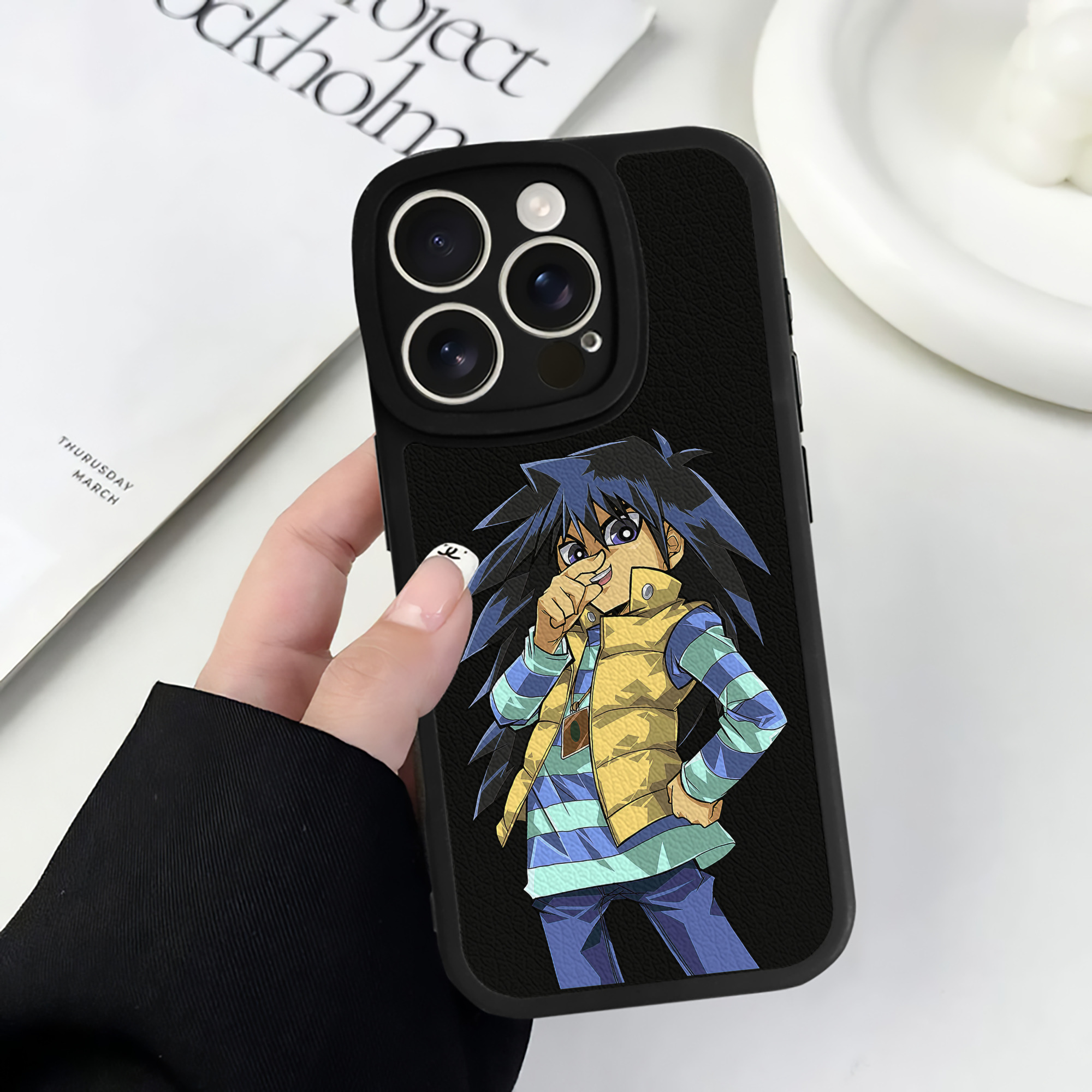 （画像用） 遊☆戯☆王 Yu-Gi-Oh! 【iPhone 16シリーズ対応】シリコンスマホケース（レザー調） 材質：シリコン